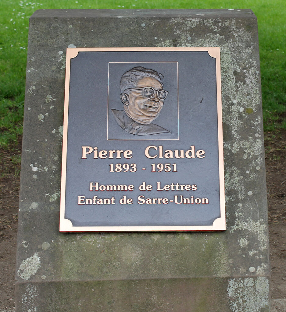 Stèle en mémoire à Pierre Claude, homme de lettres originaire de Sarre-Union